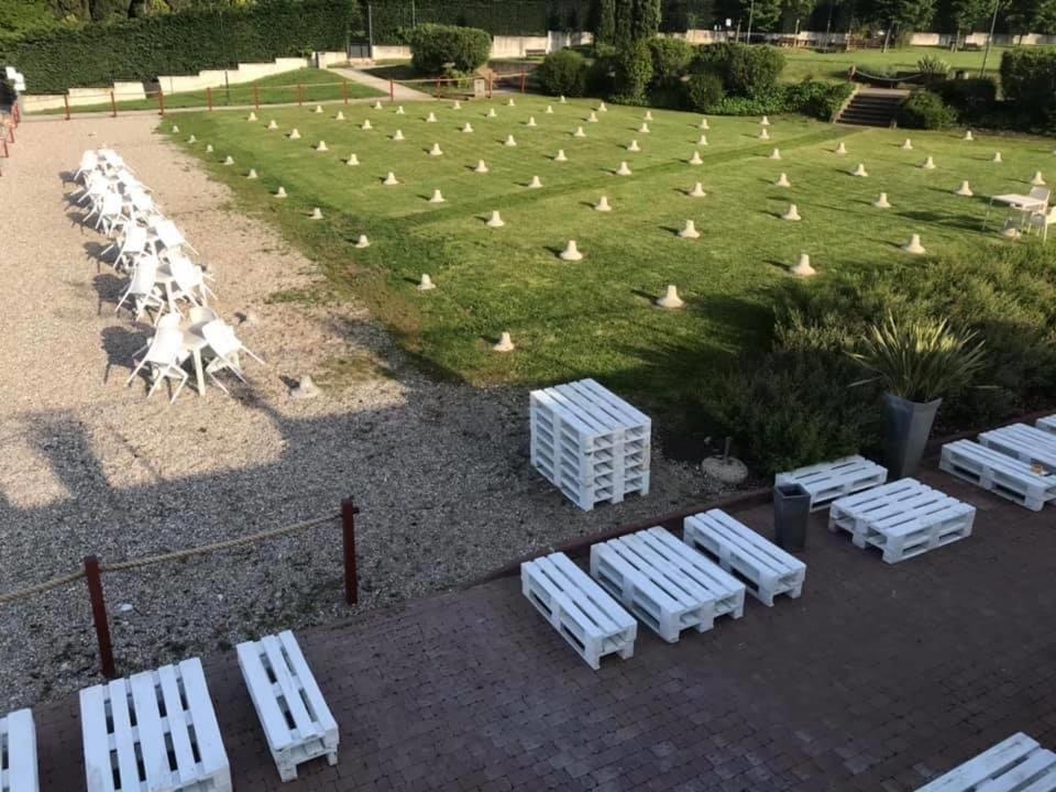 Appartamento Casa Vacanze Spiaggia D'Oro Десенцано дел Гарда Екстериор снимка