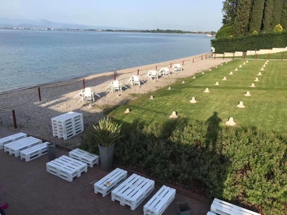 Appartamento Casa Vacanze Spiaggia D'Oro Десенцано дел Гарда Екстериор снимка