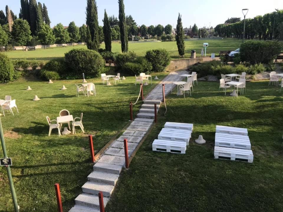 Appartamento Casa Vacanze Spiaggia D'Oro Десенцано дел Гарда Екстериор снимка