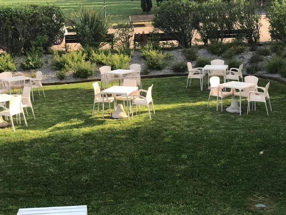 Appartamento Casa Vacanze Spiaggia D'Oro Десенцано дел Гарда Екстериор снимка