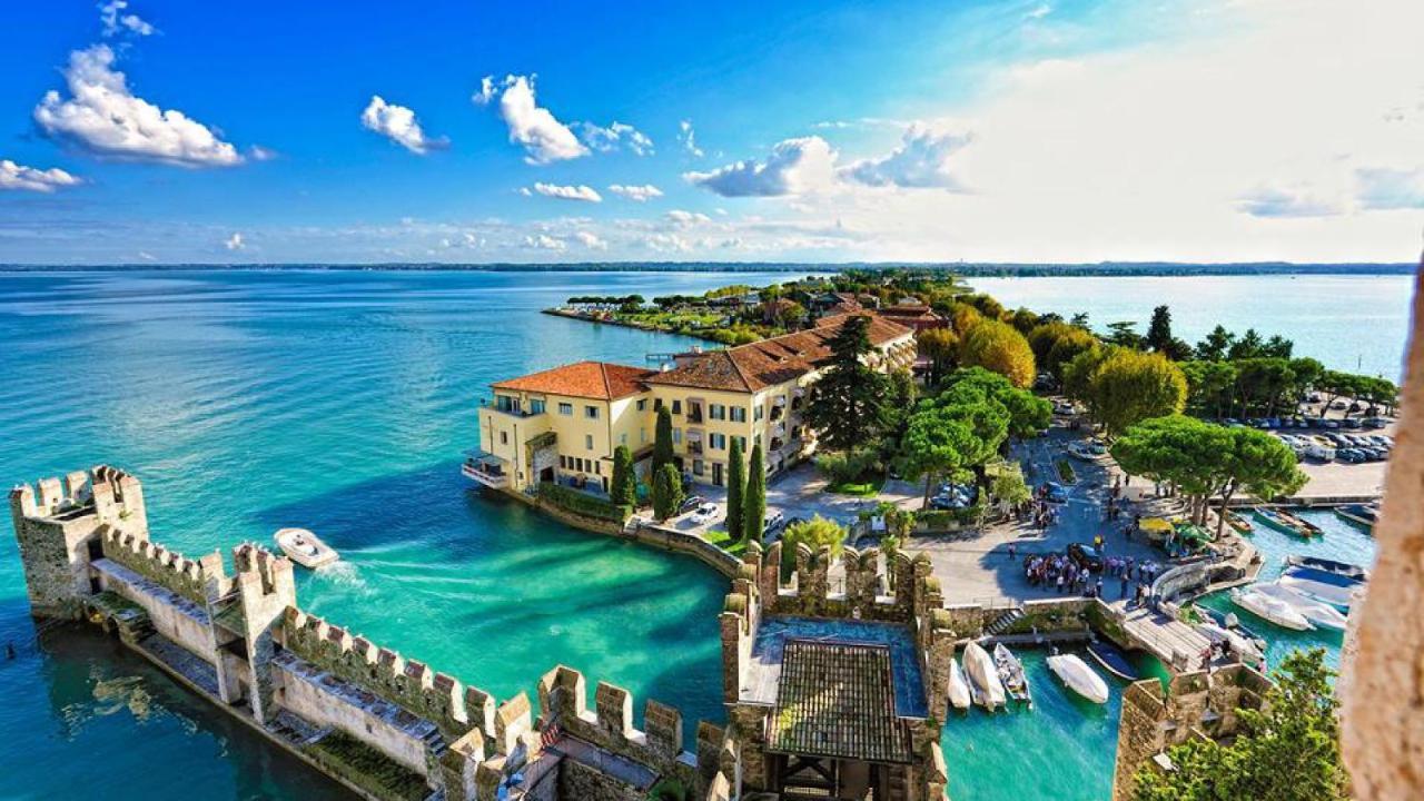 Appartamento Casa Vacanze Spiaggia D'Oro Десенцано дел Гарда Екстериор снимка