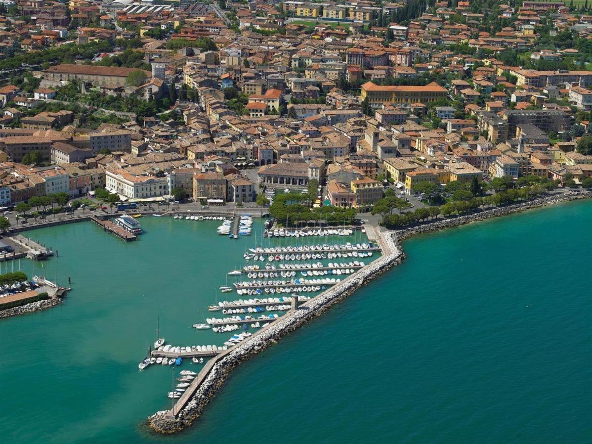 Appartamento Casa Vacanze Spiaggia D'Oro Десенцано дел Гарда Екстериор снимка